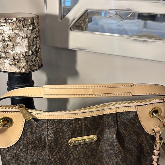 Michael Kors Tan and Brown Shoulder Bag with Gold Hardware LG - Picture 5 of 16